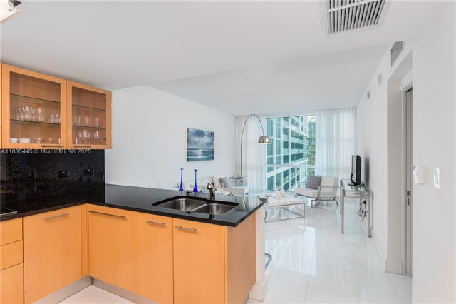 3 of 20 - 6801 Collins Ave 1415, Miami Beach, FL
