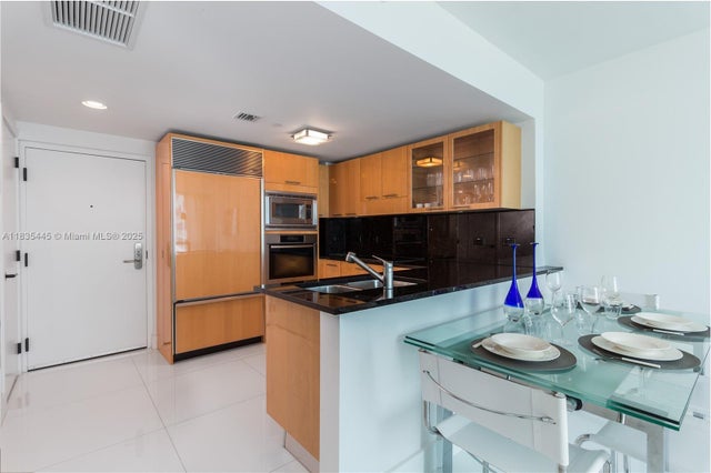 5 of 20 - 6801 Collins Ave 1415, Miami Beach, FL