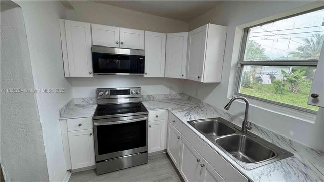 5 of 31 - 16221 E Bunche Park Dr, Miami Gardens, FL