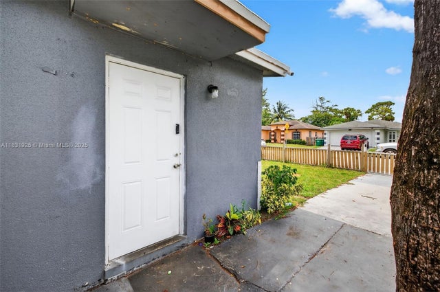 4 of 31 - 2779 Nw 9th Pl, Fort Lauderdale, FL