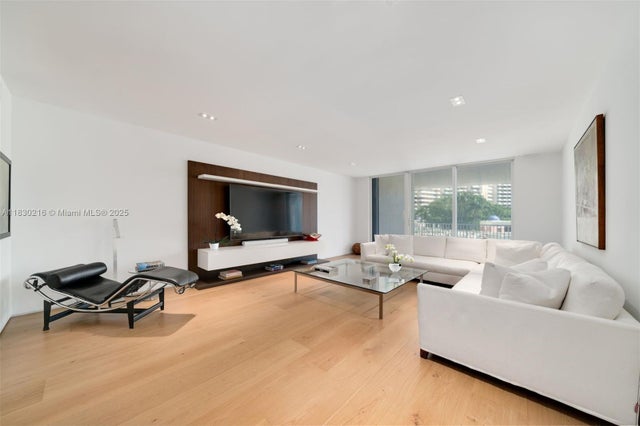 2 of 35 - 789 Crandon Blvd 305, Key Biscayne, FL