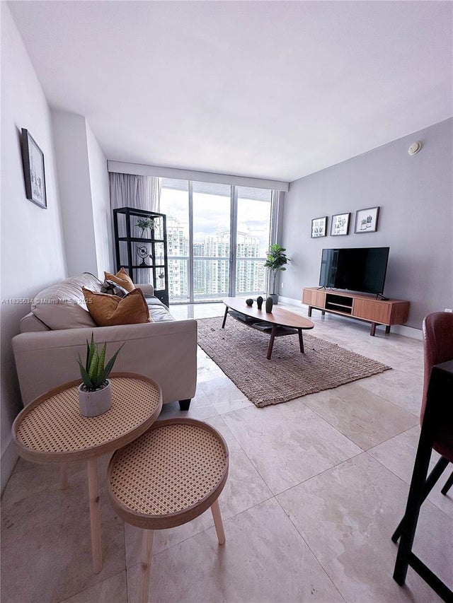 4 of 18 - 485 Brickell Ave 3606, Miami, FL