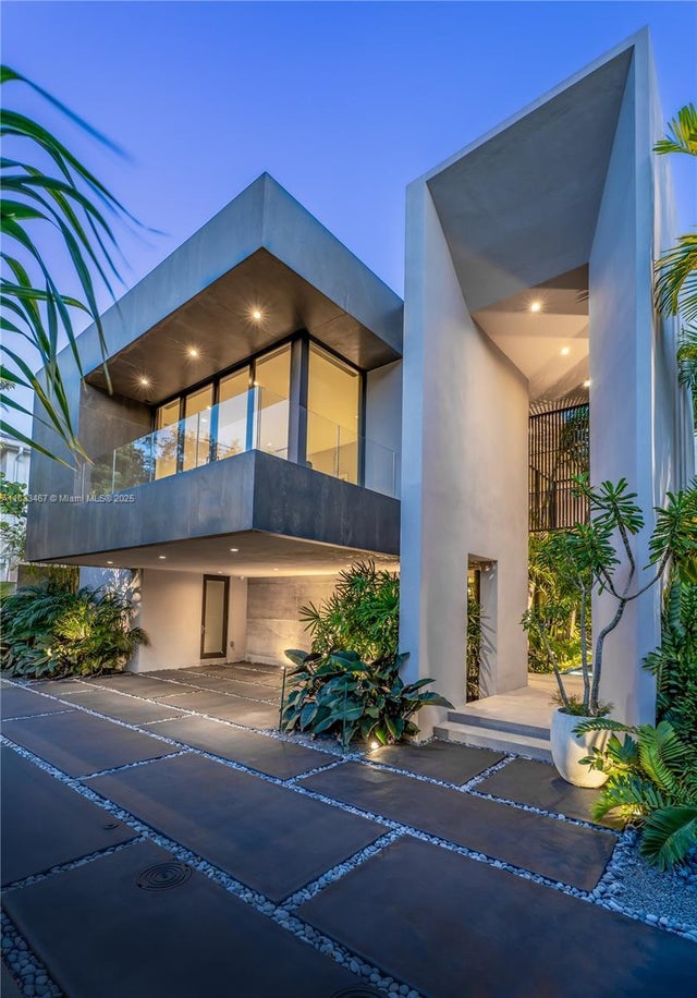3 of 79 - 3910 Battersea Rd, Miami, FL