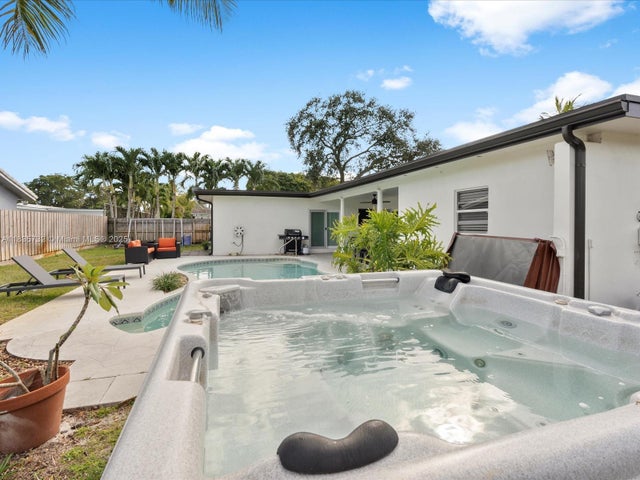 3 of 23 - 5191 Sarazen Dr, Hollywood, FL