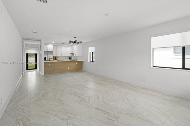 5 of 25 - 500 Nw 7th Ct, Hallandale Beach, FL