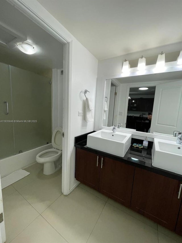 3 of 10 - 2301 Collins Ave 735, Miami Beach, FL