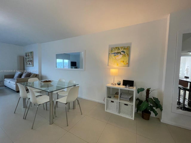 4 of 10 - 2301 Collins Ave 735, Miami Beach, FL