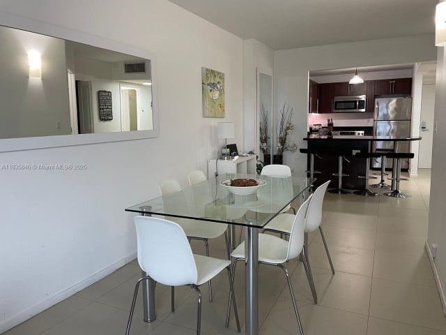 5 of 10 - 2301 Collins Ave 735, Miami Beach, FL