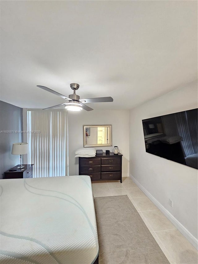 4 of 8 - 200 172nd St 217, Sunny Isles Beach, FL