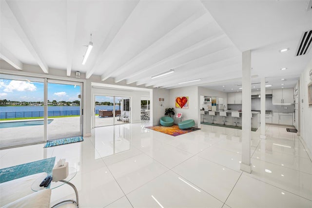 3 of 27 - 1930 Ne 193rd St, Miami, FL