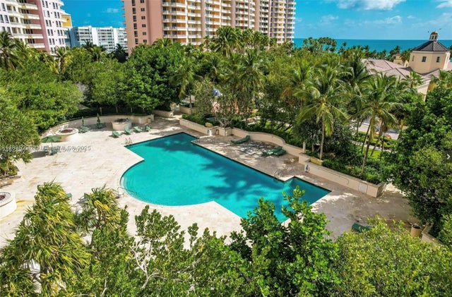1 of 31 - 785 Crandon Blvd 302, Key Biscayne, FL