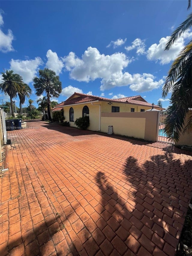 3 of 6 - 5550 Sw 87th Ave, Miami, FL