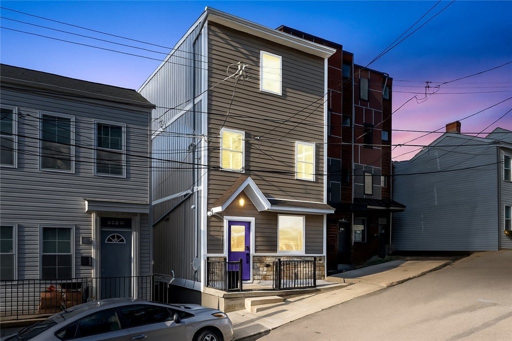 2611 Stella Street, South Side