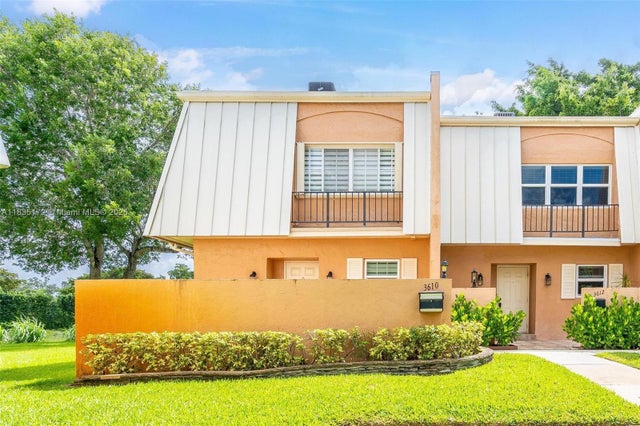 1 of 57 - 3610 Citrus Trce 1, Davie, FL