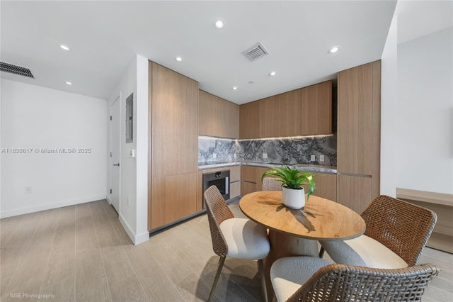 3 of 19 - 500 Alton Rd 1906, Miami Beach, FL
