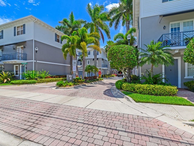 4 of 43 - 2249 Ne 9th Ave, Wilton Manors, FL