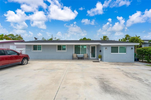 1 of 35 - 7642 Venetian St, Miramar, FL