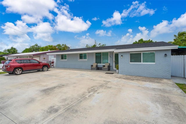 2 of 35 - 7642 Venetian St, Miramar, FL