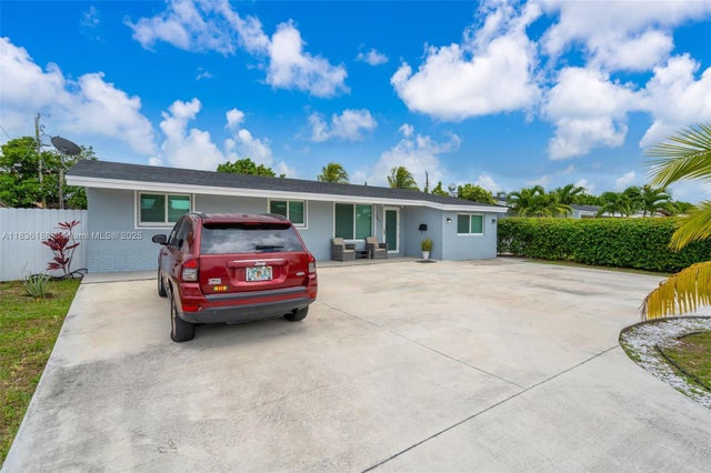 3 of 35 - 7642 Venetian St, Miramar, FL