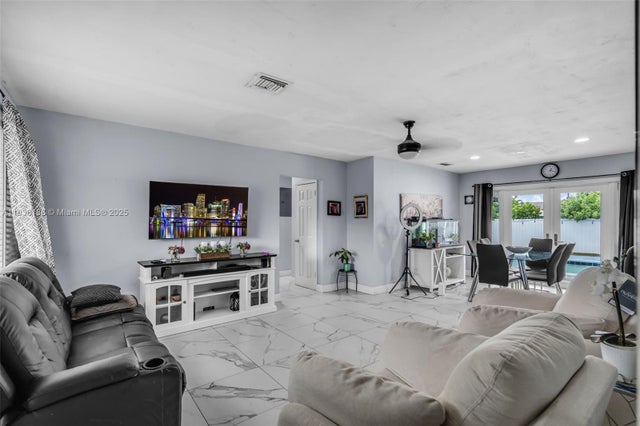 4 of 35 - 7642 Venetian St, Miramar, FL
