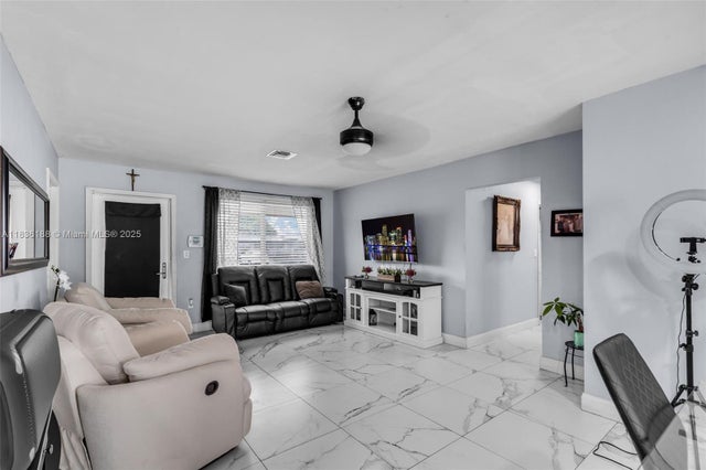 5 of 35 - 7642 Venetian St, Miramar, FL