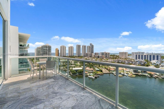 5 of 37 - 400 Sunny Isles Blvd 2008, Sunny Isles Beach, FL