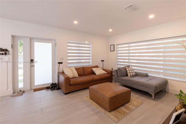 3 of 26 - 380 Morningside Dr, Miami Springs, FL