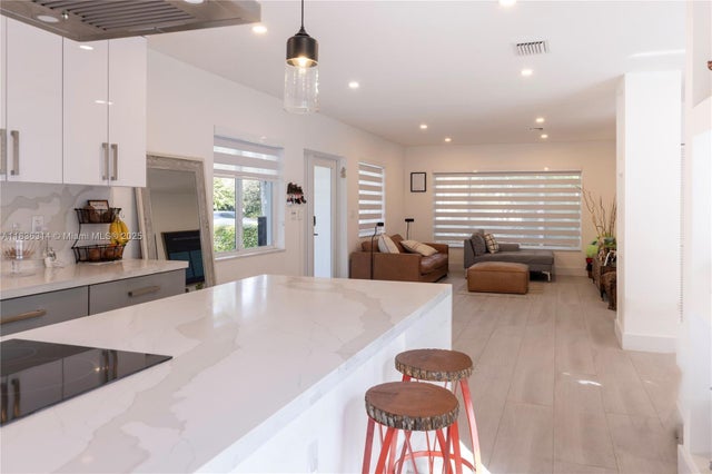 4 of 26 - 380 Morningside Dr, Miami Springs, FL