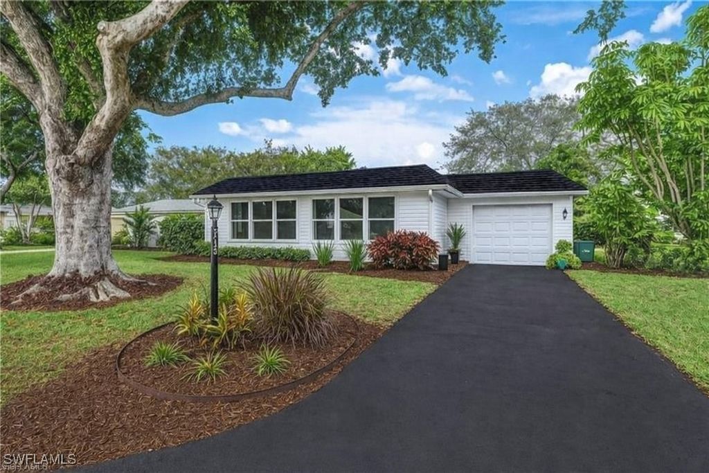 233 Yorkshire Ct, Naples