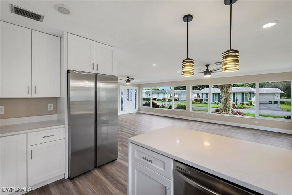 233 Yorkshire Ct, Naples