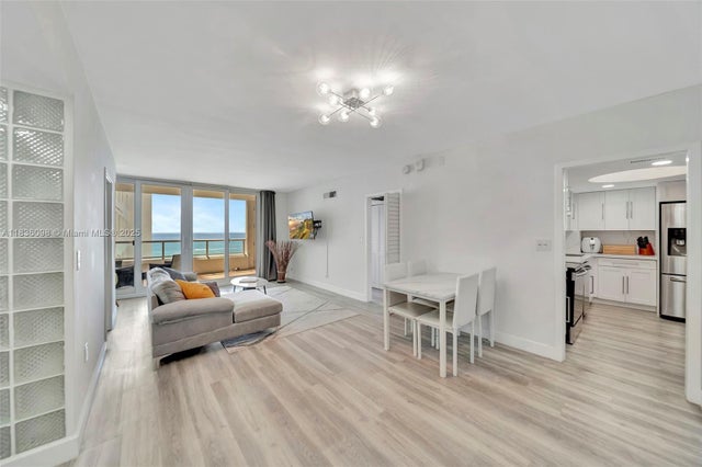 3 of 34 - 5005 Collins Ave 815, Miami Beach, FL