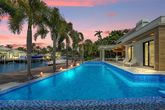 1 of 39 - 2340 Aqua Vista Blvd, Fort Lauderdale, FL