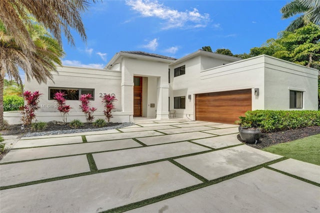 3 of 39 - 2340 Aqua Vista Blvd, Fort Lauderdale, FL