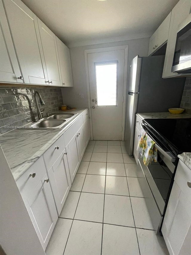 4 of 10 - 17000 Ne 14th Ave 109, Miami, FL