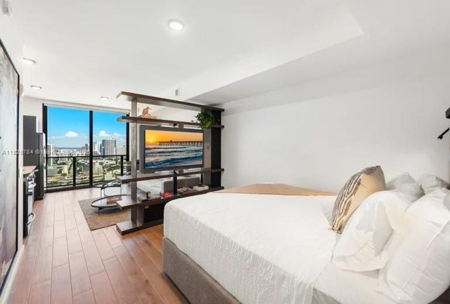 398 Ne 5th St 4207, Miami