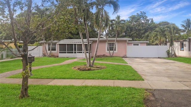 2 of 38 - 841 Ne 139th St, North Miami, FL