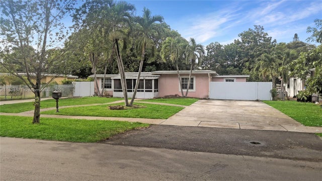 3 of 38 - 841 Ne 139th St, North Miami, FL