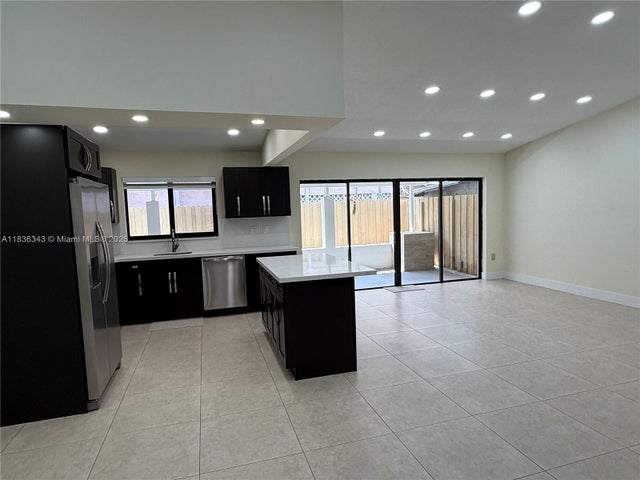 4 of 23 - 1061 Nw 128th Ave, Miami, FL