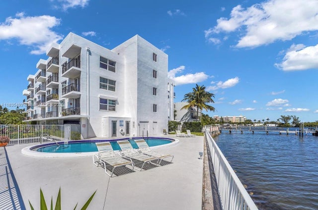 1 of 25 - 301 Croton Ave 203, Lantana, FL