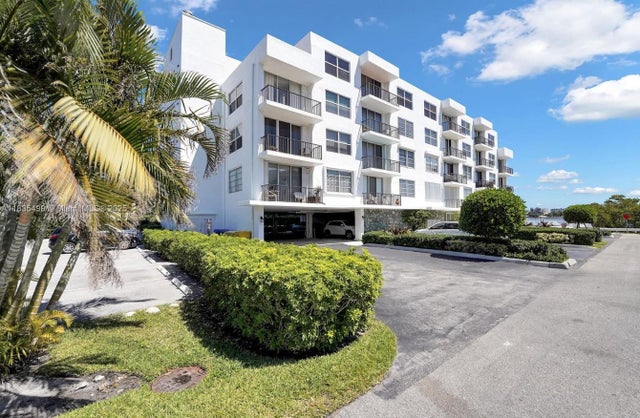 2 of 25 - 301 Croton Ave 203, Lantana, FL