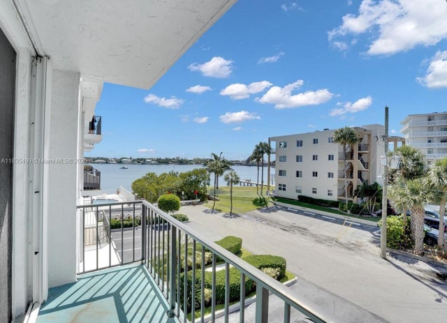 5 of 25 - 301 Croton Ave 203, Lantana, FL