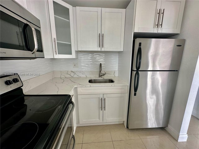 3 of 22 - 241 Se 9th Ave 207, Pompano Beach, FL