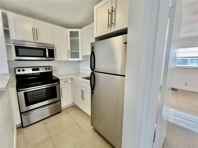 4 of 22 - 241 Se 9th Ave 207, Pompano Beach, FL