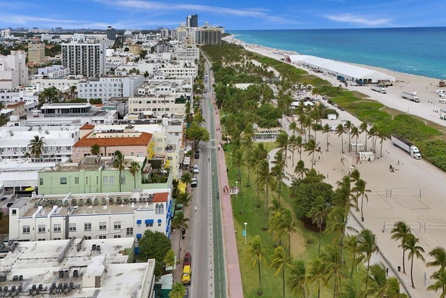 4 of 21 - 834 Ocean Dr 306, Miami Beach, FL