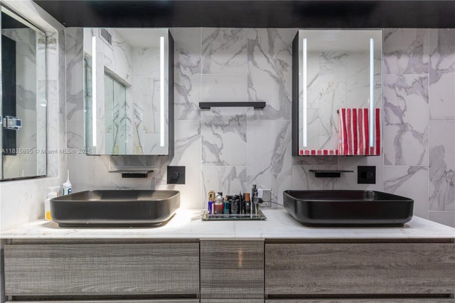 2 of 51 - 5712 White Hickory Cir, Tamarac, FL