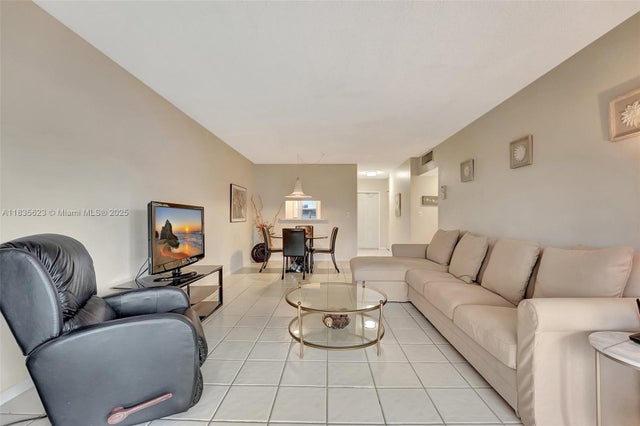 4 of 34 - 4805 Nw 35th St 603, Lauderdale Lakes, FL
