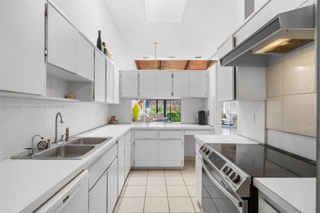 3 of 24 - 2679 Parkview Dr, Hallandale Beach, FL
