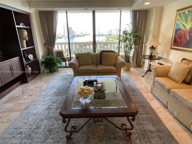 5 of 49 - 3000 Island Blvd 1103, Aventura, FL