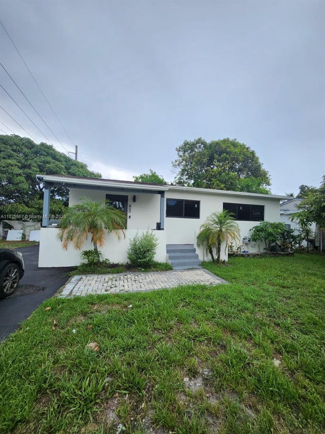 1 of 39 - 817 Nw 17th St, Fort Lauderdale, FL