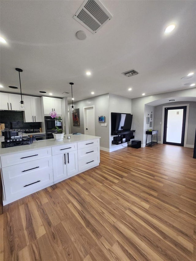 5 of 39 - 817 Nw 17th St, Fort Lauderdale, FL
